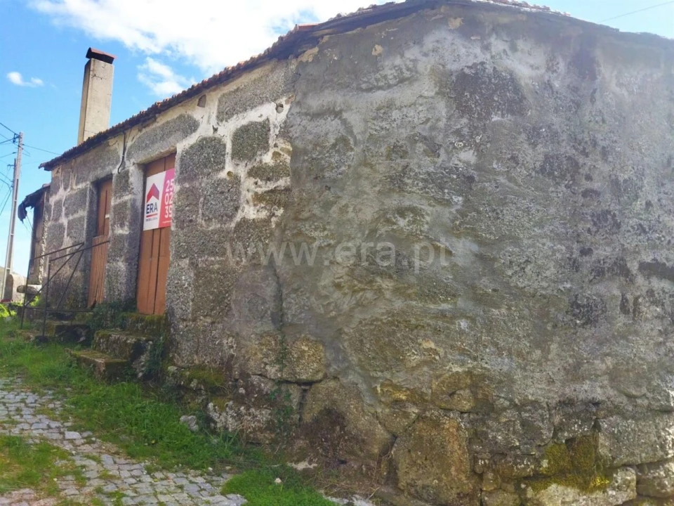 Moradia T0 para Venda em Teixeira e Teixeiró Foto 4
