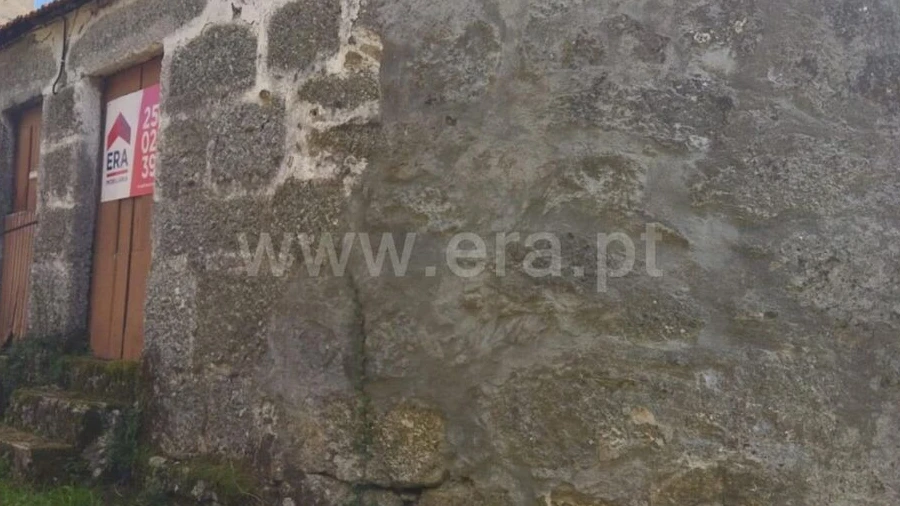 Moradia T0 para Venda em Teixeira e Teixeiró