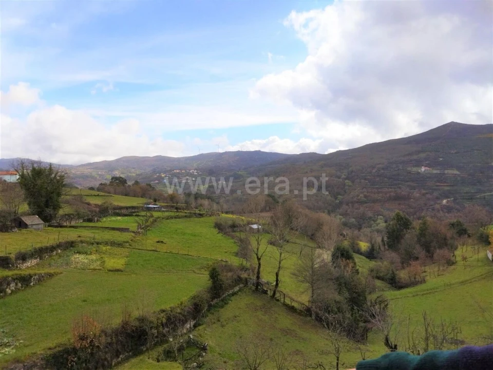 Terreno para Venda em Campelo e Ovil Foto 1