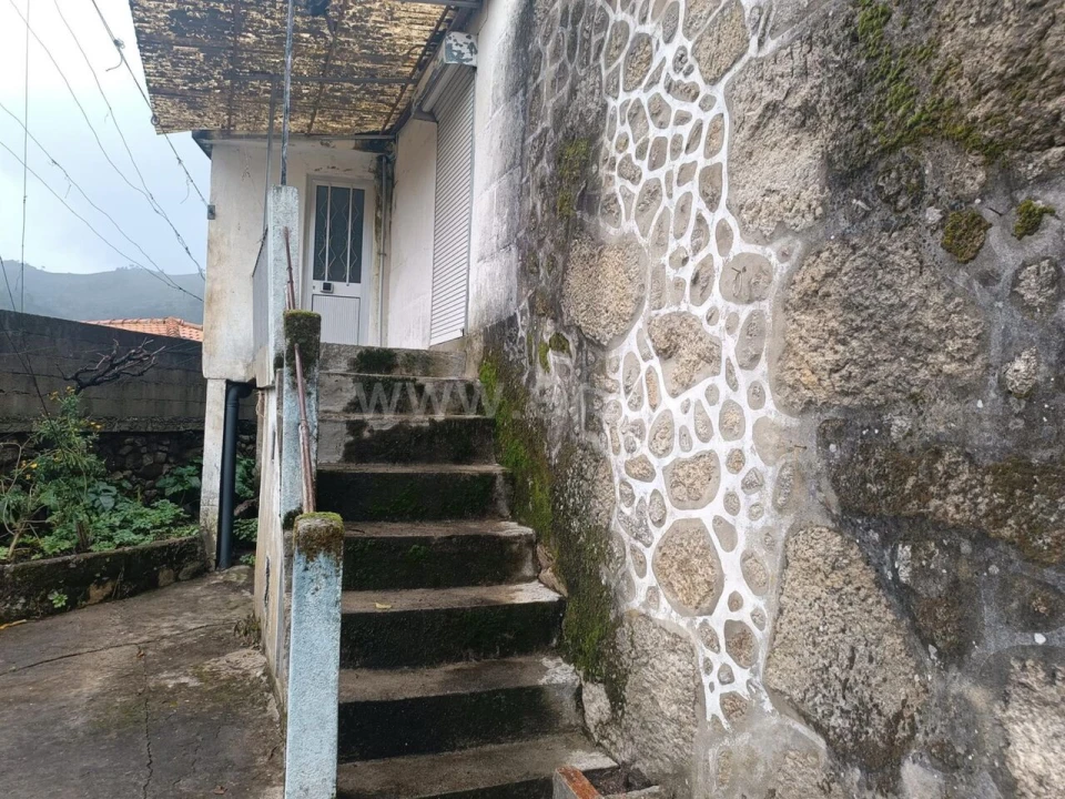 Moradia T0 para Venda em Freigil e Miomães Foto 3