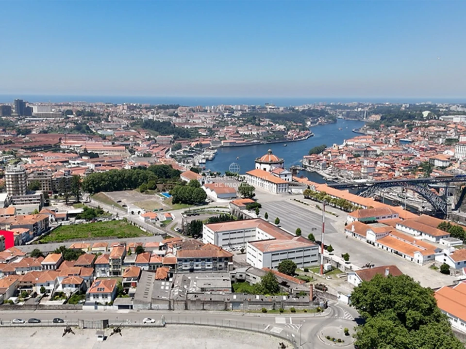 Prédio para Venda em Santa Marinha e São Pedro da Afurada Foto 1