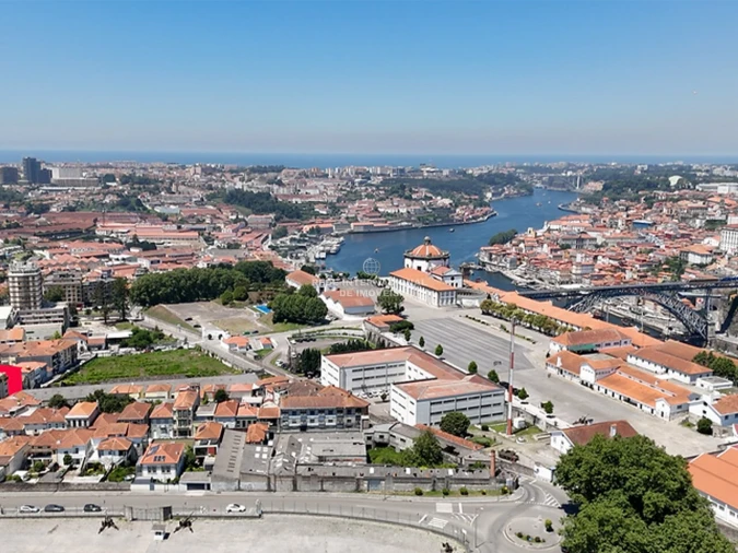 Prédio para Venda em Santa Marinha e São Pedro da Afurada Foto 1