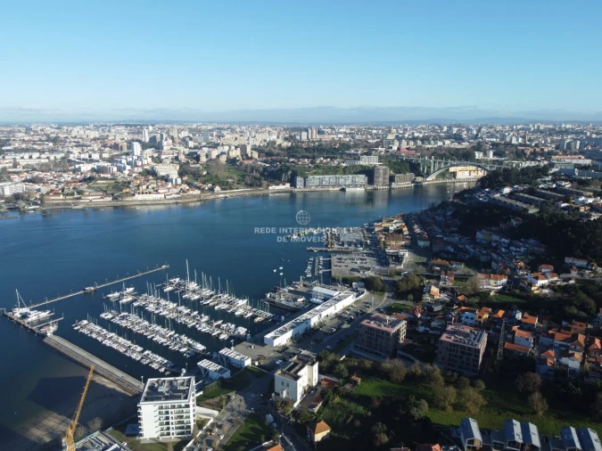 Prédio para Venda em Santa Marinha e São Pedro da Afurada Foto 14