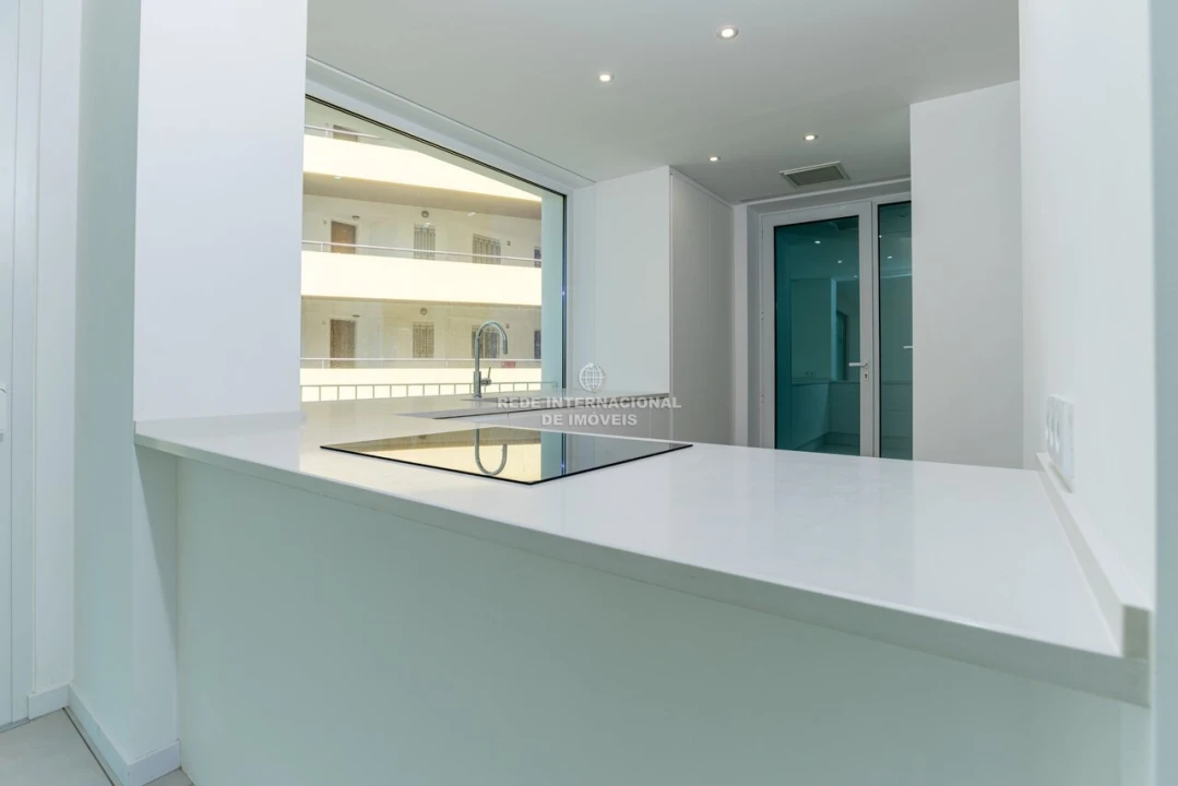 Apartamento T3 para Venda em Quarteira Foto 3