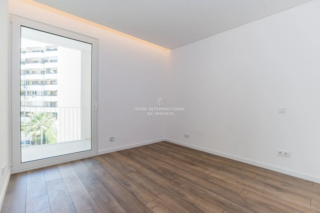 Apartamento T3 para Venda em Quarteira Foto 6