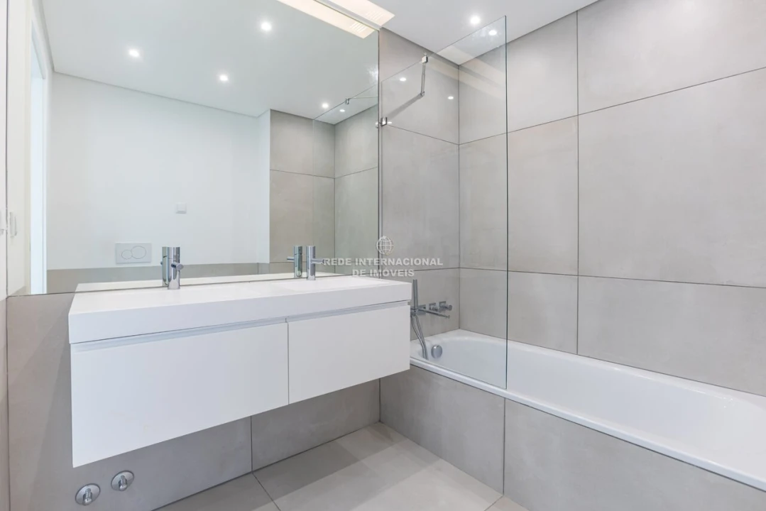 Apartamento T3 para Venda em Quarteira Foto 16