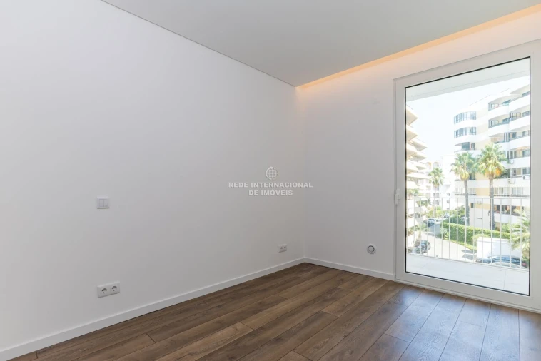 Apartamento T3 para Venda em Quarteira Foto 15