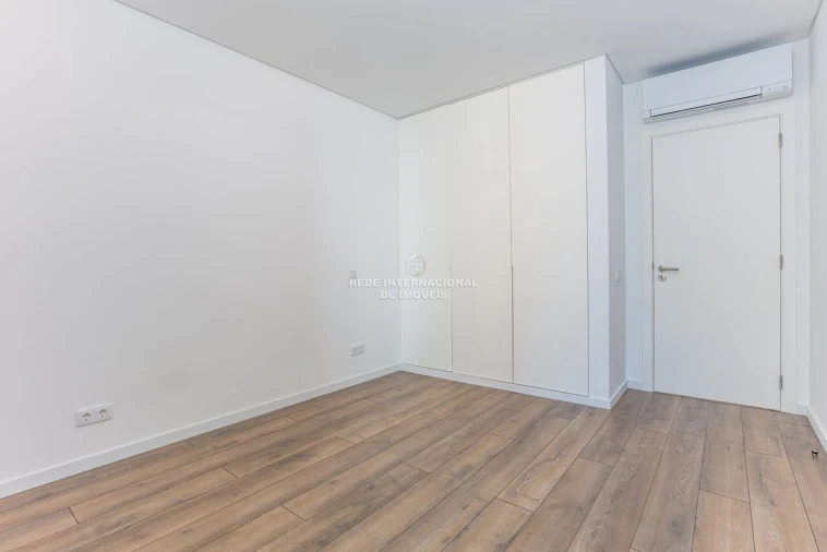 Apartamento T3 para Venda em Quarteira Foto 2