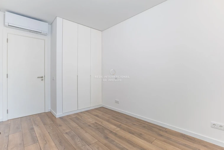 Apartamento T3 para Venda em Quarteira Foto 8