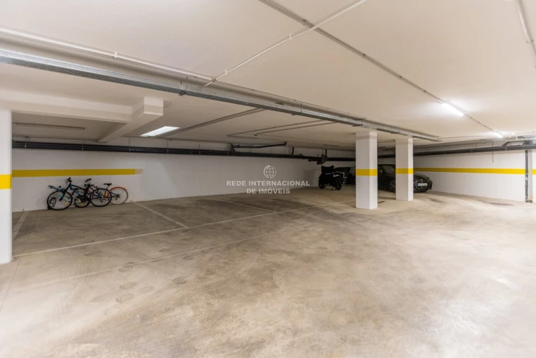 Apartamento T3 para Venda em Quarteira Foto 11