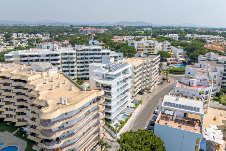 Apartamento T3 para Venda em Quarteira Foto 4