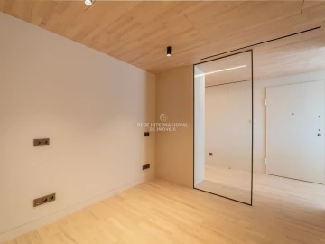 Apartamento T4 para Venda em Aldoar, Foz do Douro e Nevogilde