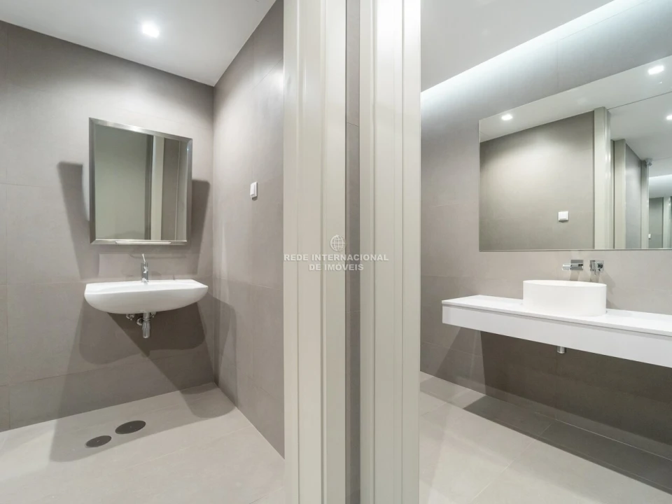 Loja para Venda em São Mamede de Infesta e Senhora da Hora Foto 4