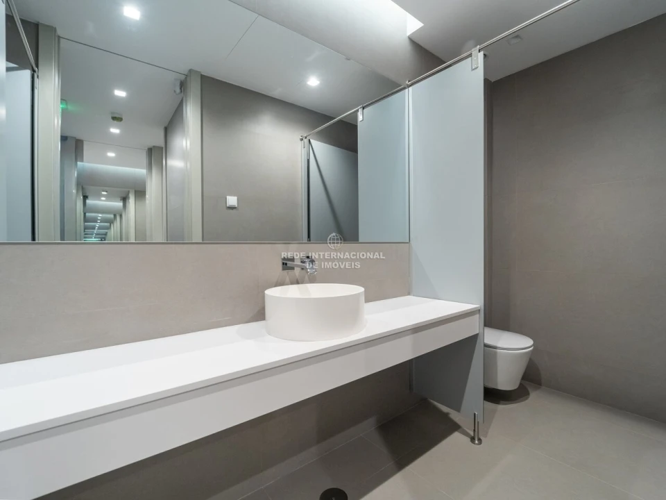 Loja para Venda em São Mamede de Infesta e Senhora da Hora Foto 2