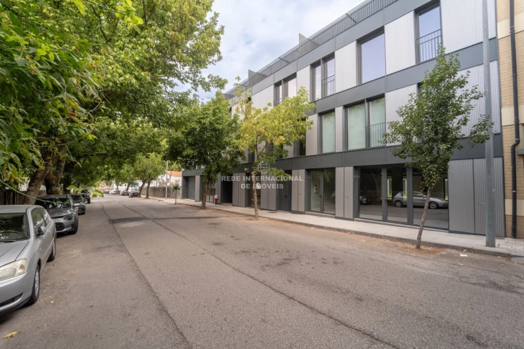 Loja para Venda em São Mamede de Infesta e Senhora da Hora Foto 1