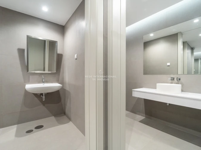 Loja para Venda em São Mamede de Infesta e Senhora da Hora Foto 4