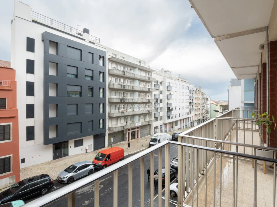 Apartamento T3 para Venda em Campolide Foto 13