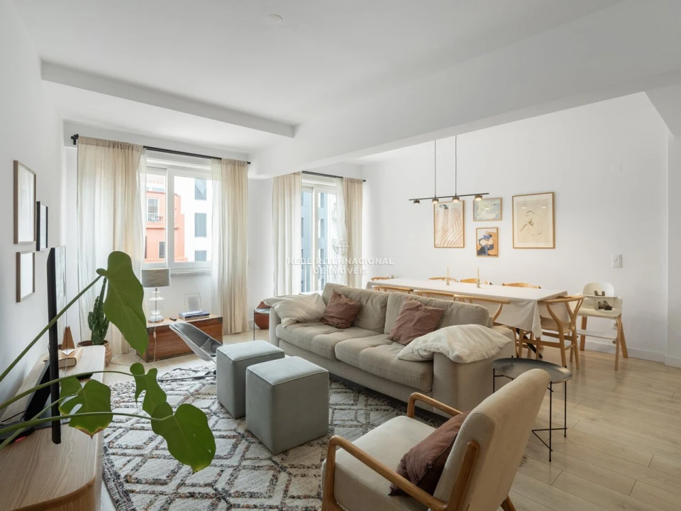 Apartamento T3 para Venda em Campolide Foto 1