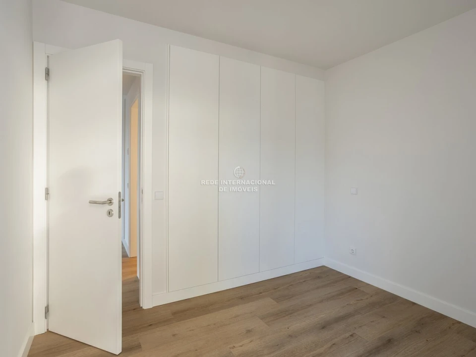 Apartamento T2 para Venda em Algés, Linda-A-Velha e Cruz Quebrada-Dafundo Foto 3