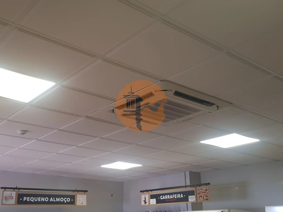 Loja para Trespasse em Altura Foto 31