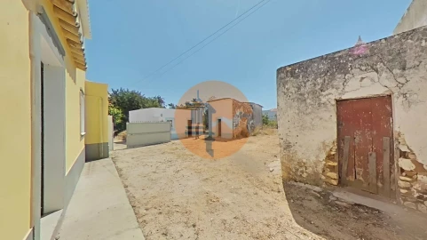 Moradia T4 para Venda em Moncarapacho e Fuseta