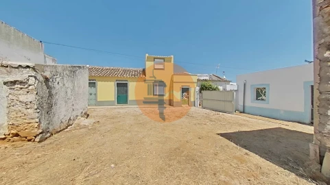 Moradia T4 para Venda em Moncarapacho e Fuseta