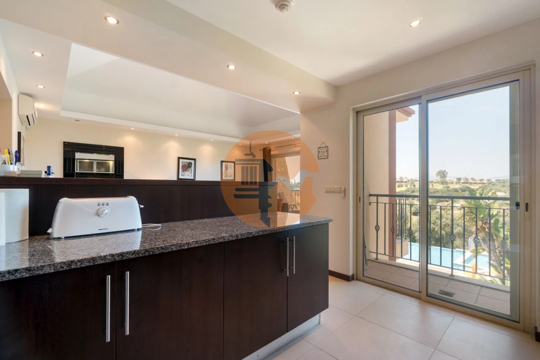 Apartamento T2 para Venda em Estômbar e Parchal Foto 8