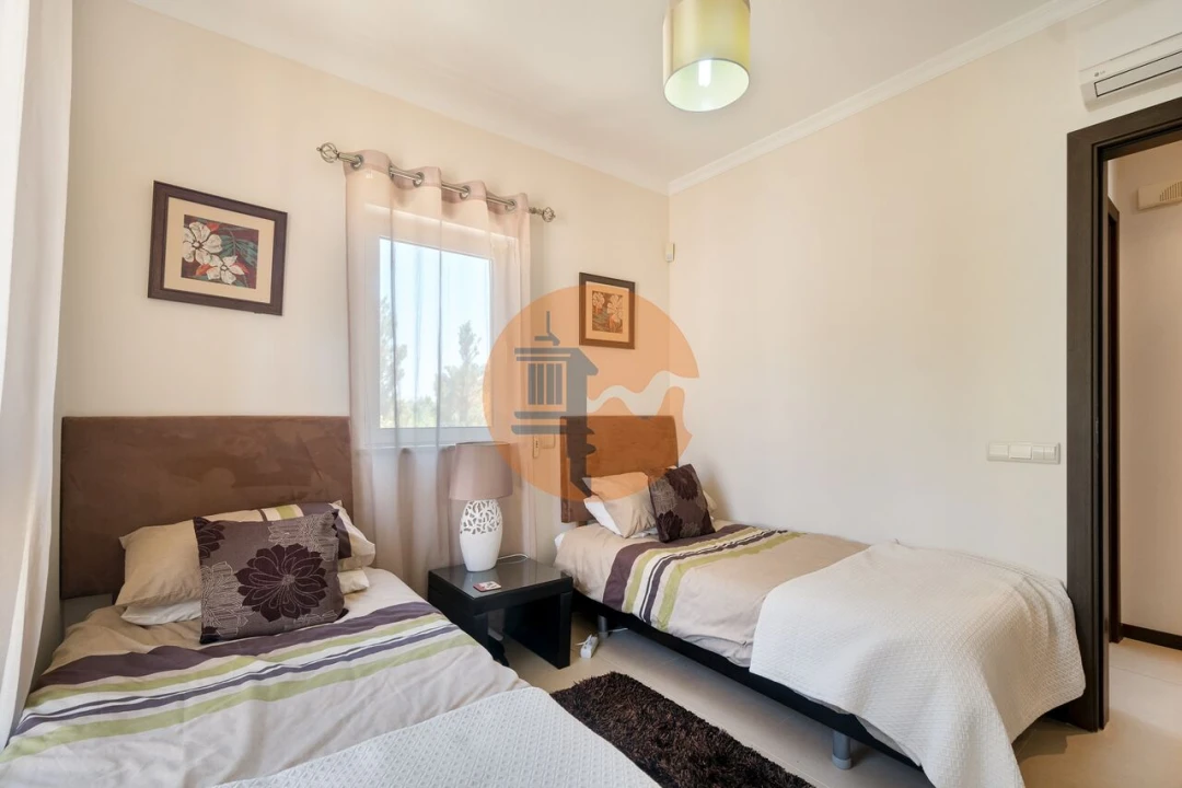 Apartamento T2 para Venda em Estômbar e Parchal Foto 12