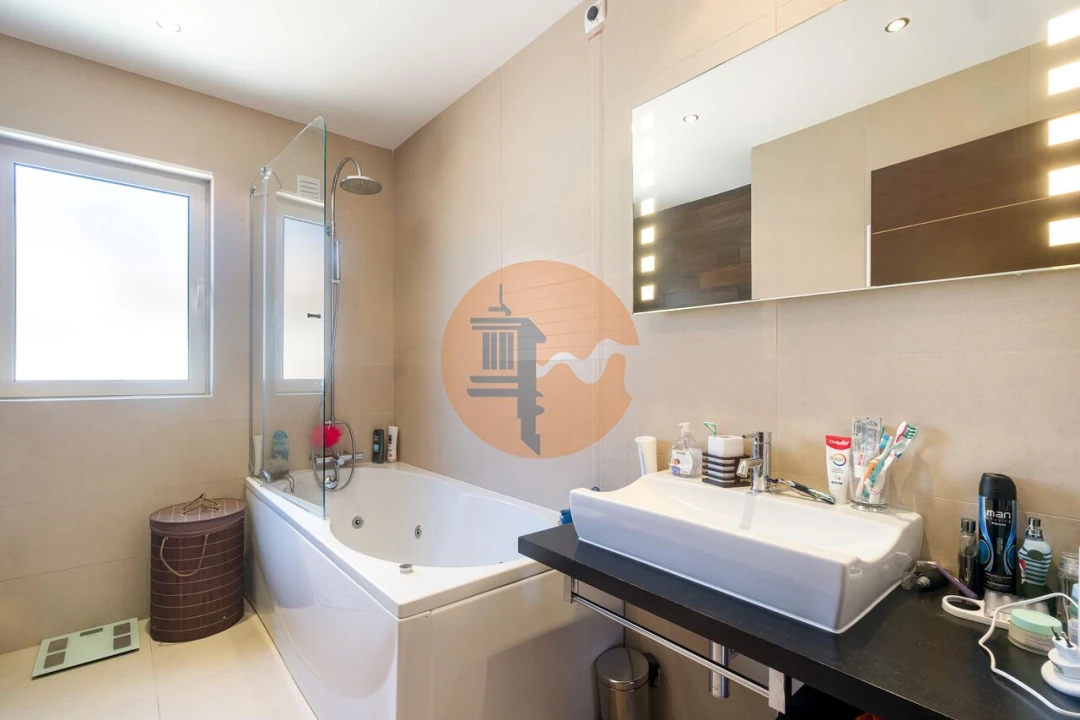 Apartamento T2 para Venda em Estômbar e Parchal Foto 13