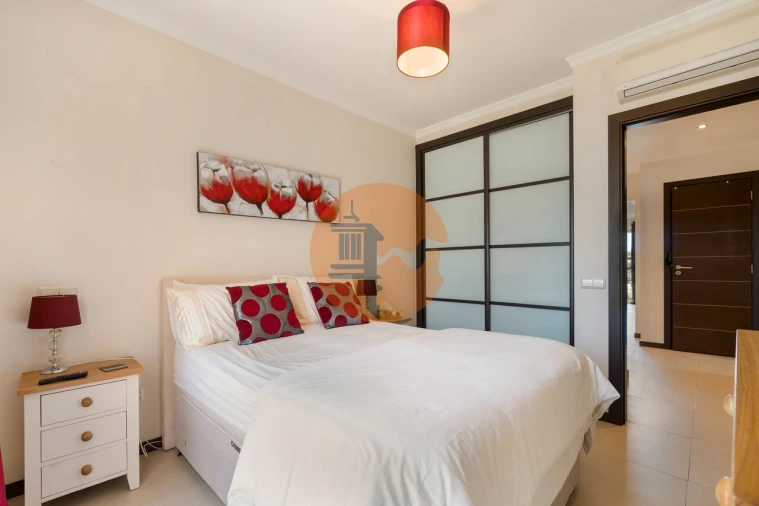 Apartamento T2 para Venda em Estômbar e Parchal Foto 10