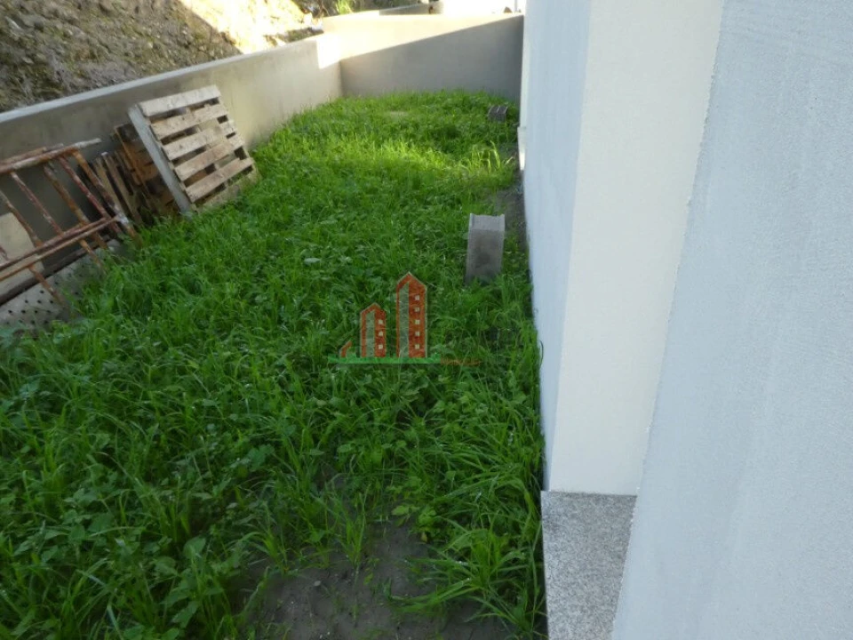 Moradia T5 para Venda em Antuzede e Vil de Matos Foto 32