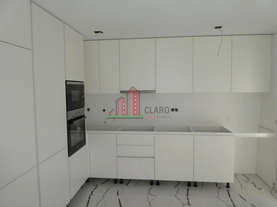 Moradia T5 para Venda em Antuzede e Vil de Matos Foto 18