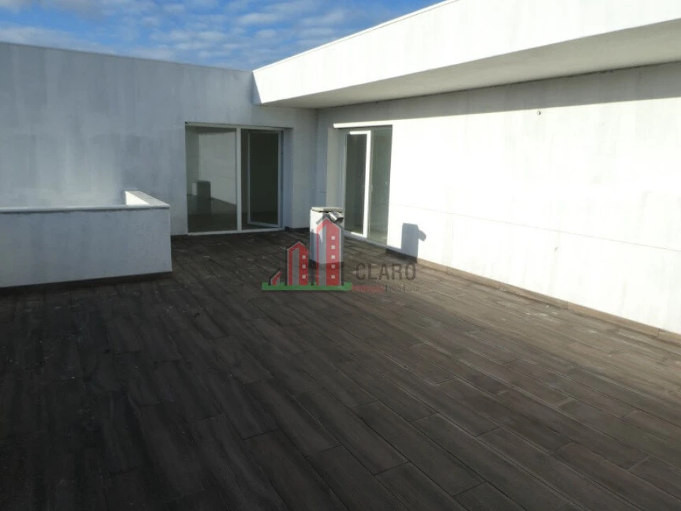 Moradia T5 para Venda em Antuzede e Vil de Matos Foto 5