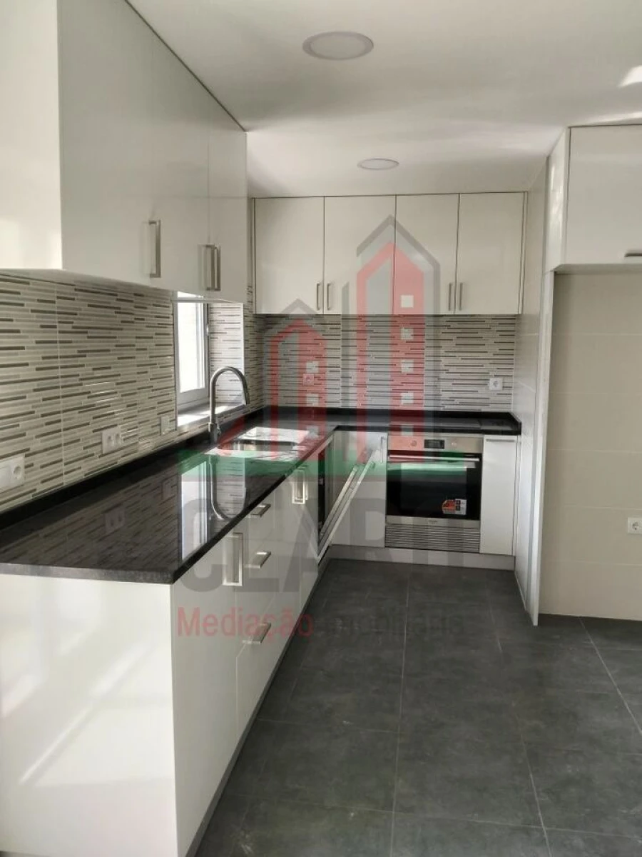 Apartamento T3 para Venda em Santa Clara e Castelo Viegas Foto 5