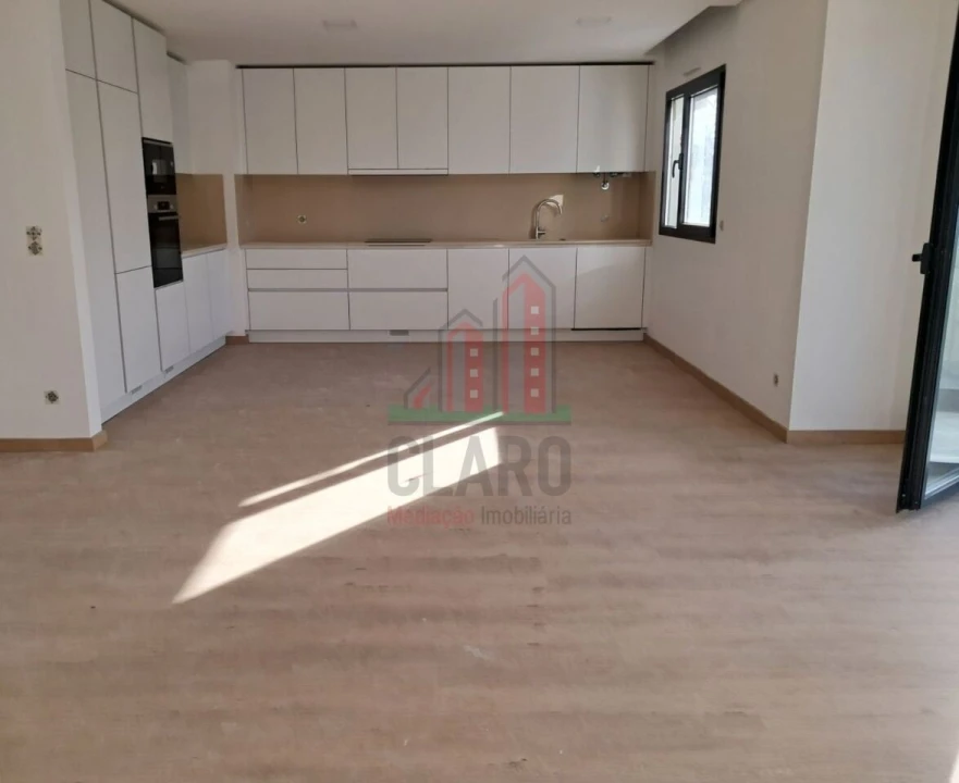 Apartamento T3 para Venda em Condeixa-A-Velha e Condeixa-A-Nova Foto 1
