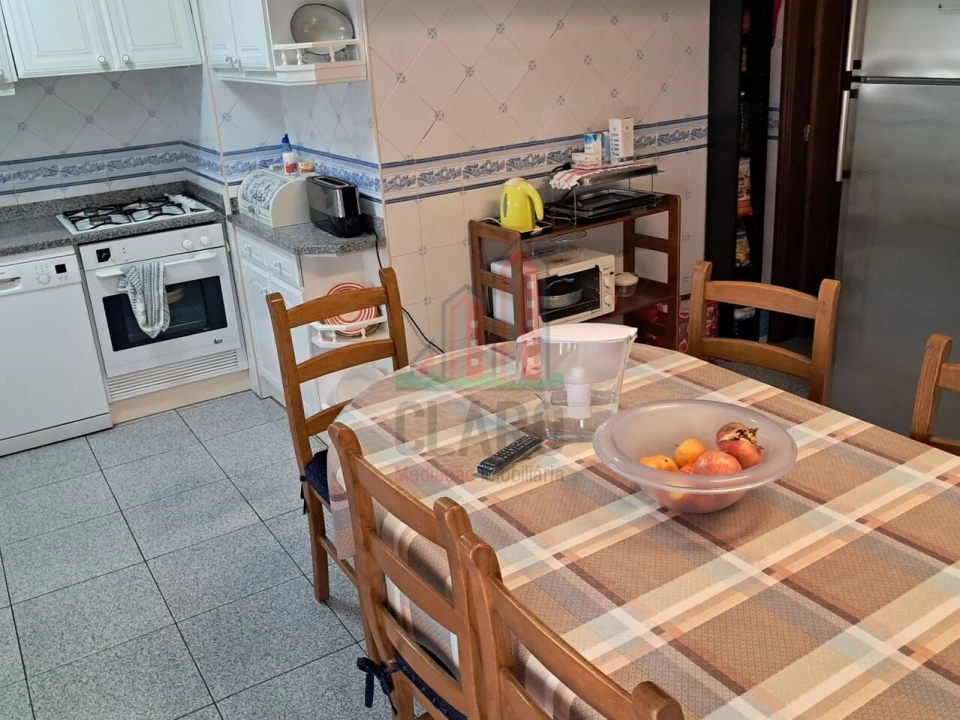 Apartamento T5 para Venda em Sé Nova, Santa Cruz, Almedina e São Bartolomeu Foto 9