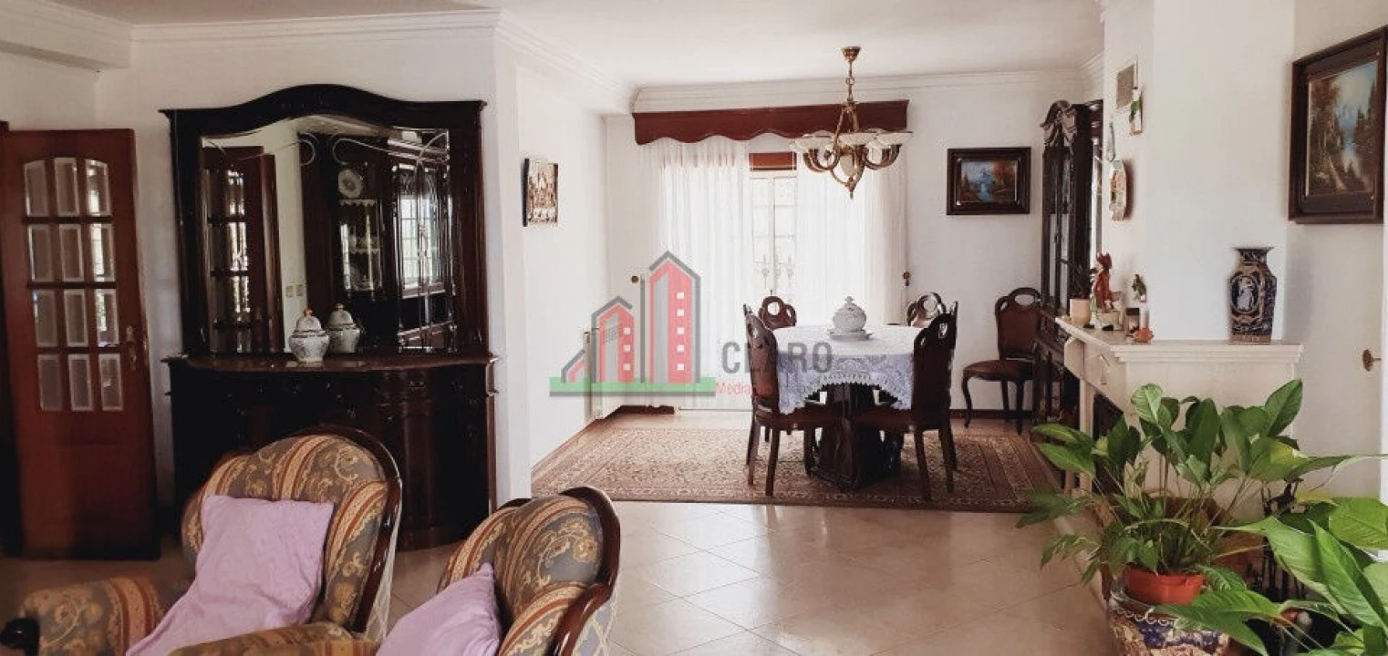 Moradia T5 para Venda em Santa Clara e Castelo Viegas Foto 4