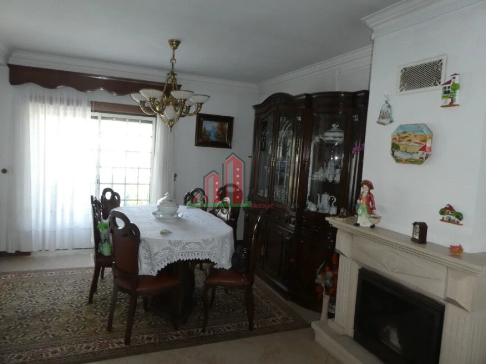 Moradia T5 para Venda em Santa Clara e Castelo Viegas Foto 5