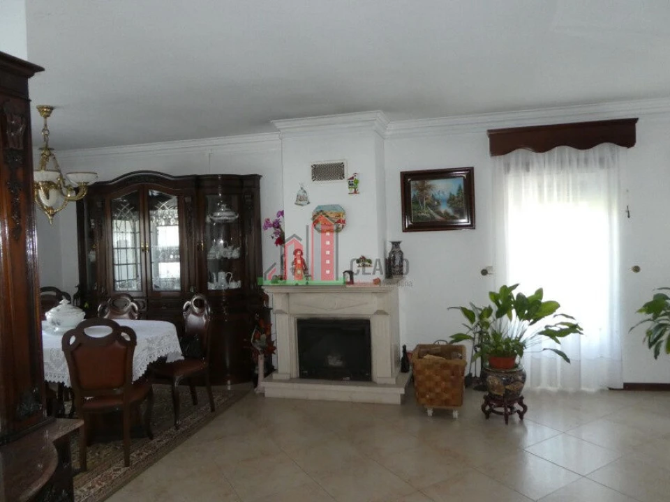 Moradia T5 para Venda em Santa Clara e Castelo Viegas Foto 3