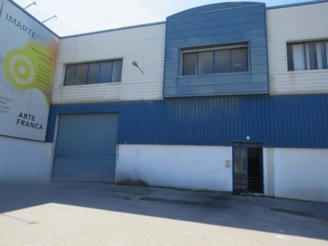 Armazém para Venda em Alverca do Ribatejo e Sobralinho