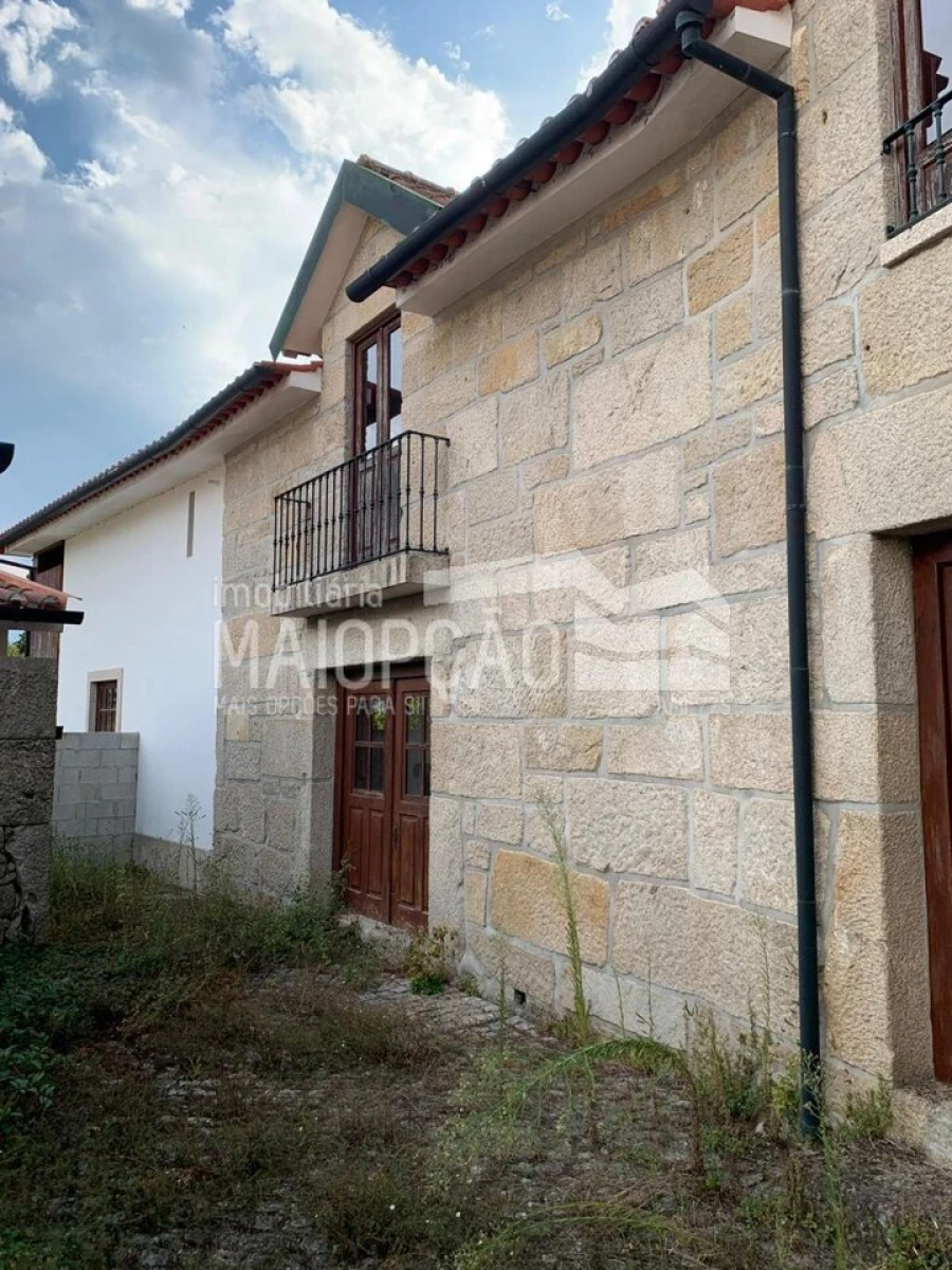 Moradia T9 para Venda em Santa Cruz da Trapa e São Cristóvão de Lafões Foto 8
