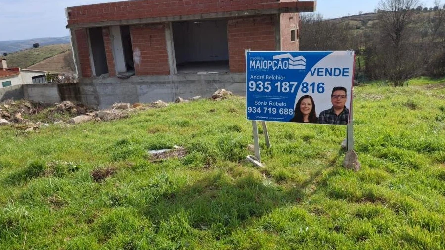 Terreno para Venda em Algoso, Campo de Víboras e Uva