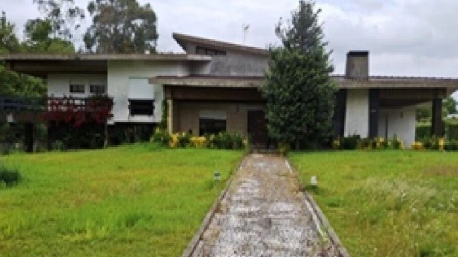 Moradia T5 para Venda em Ruivães e Novais