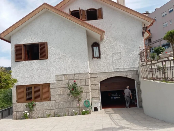 Moradia T4 para Venda em Amarante (São Gonçalo), Madalena, Cepelos e Gatão Foto 2