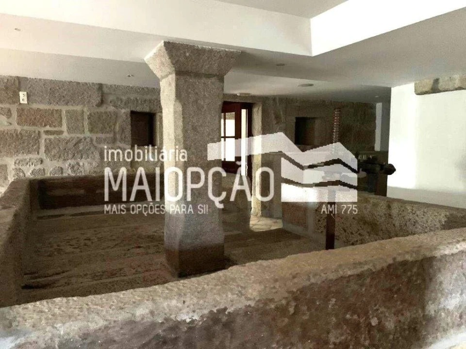 Prédio para Venda em Santa Cruz da Trapa e São Cristóvão de Lafões Foto 8