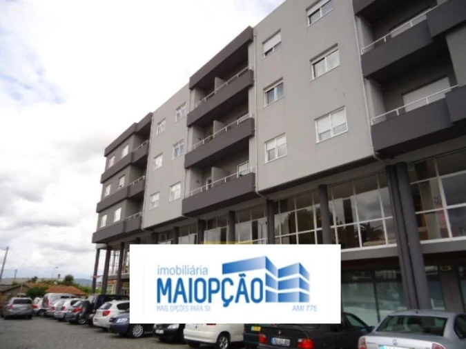 Armazém para Venda em Vila Nova de Famalicão e Calendário