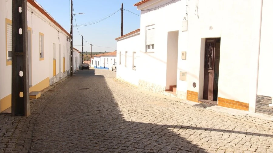 Moradia T2 para Venda em Santa Vitória e Mombeja