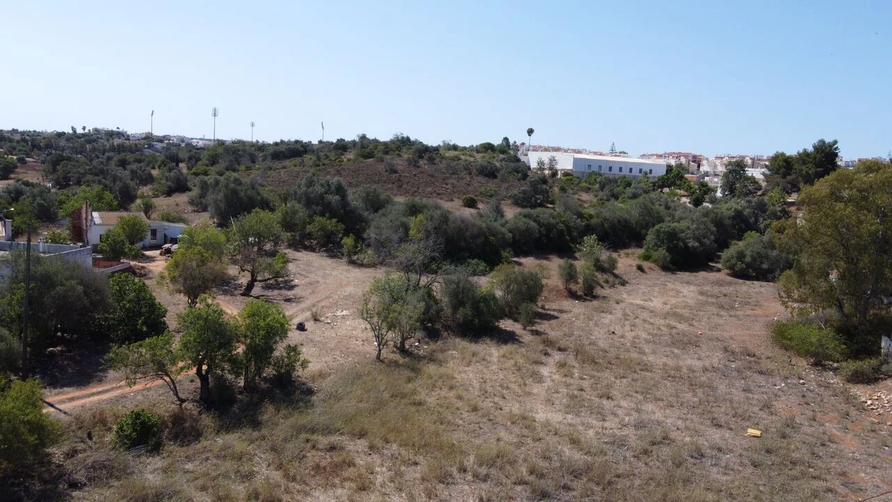Terreno para Venda em Estômbar e Parchal Foto 1