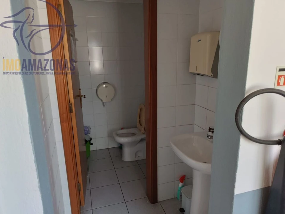 Armazém para Venda em Estômbar e Parchal Foto 14