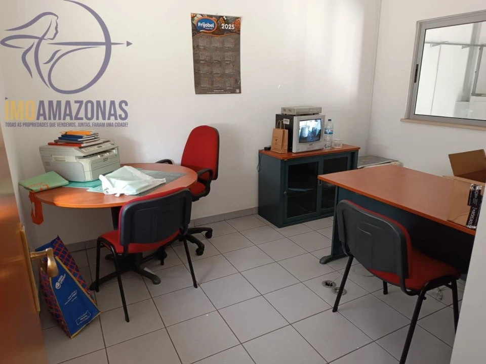 Armazém para Venda em Estômbar e Parchal Foto 10